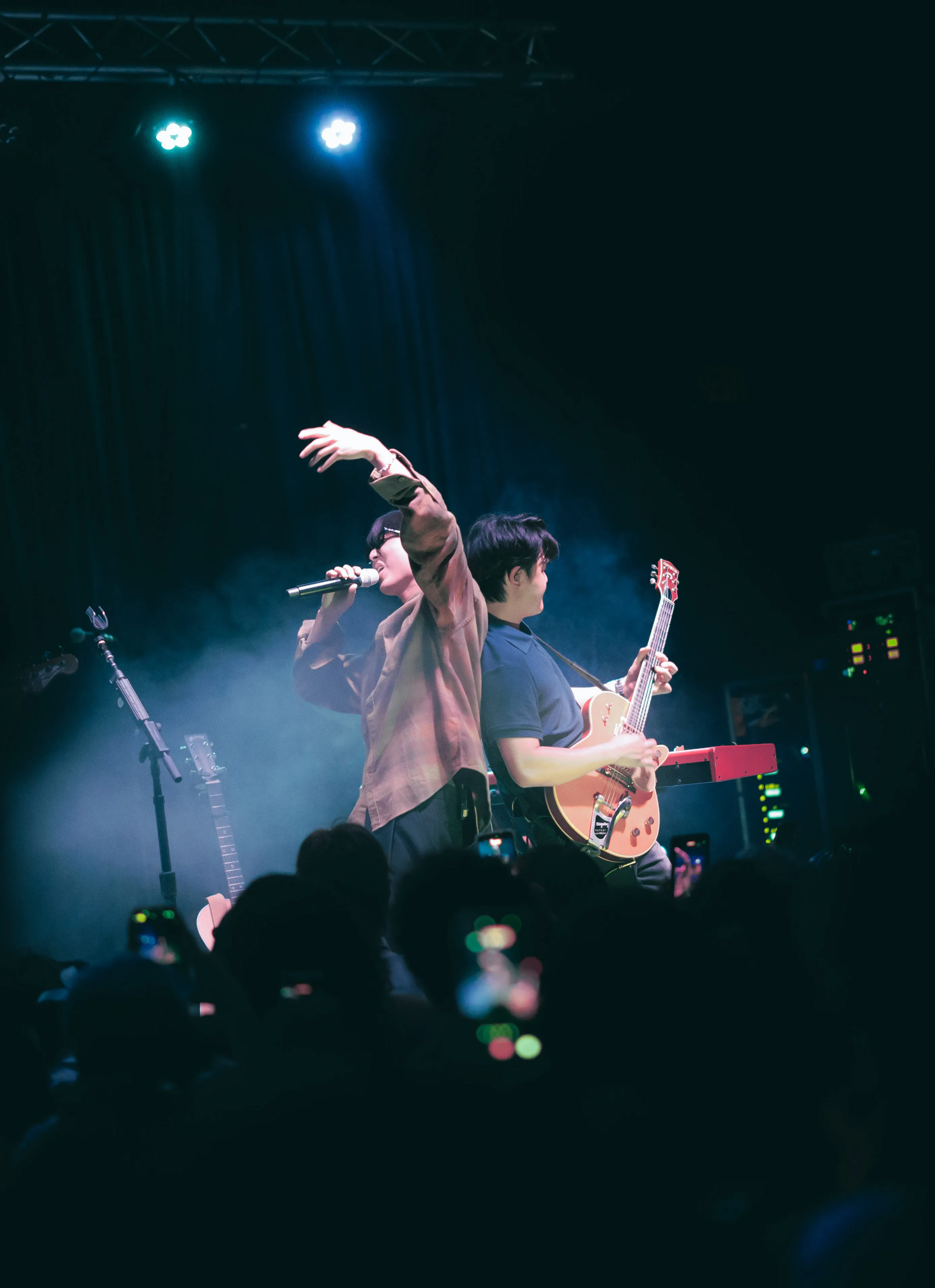 Yung Kai performing with guitarist